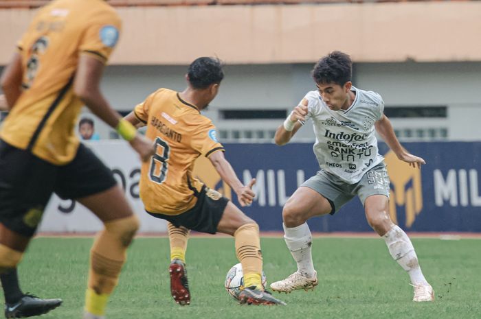 Suasana pertandingan Bhayangkara FC vs Bali United pada lanjutan pekan ke-30 Liga 1 2022-2023 di Stadion Wibawa Mukti, Bekasi, Sabtu (11/3/2023)