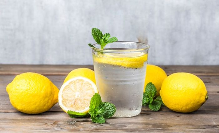 Hilangkan kantung mata dan kurangi keriput dengan jus lemon