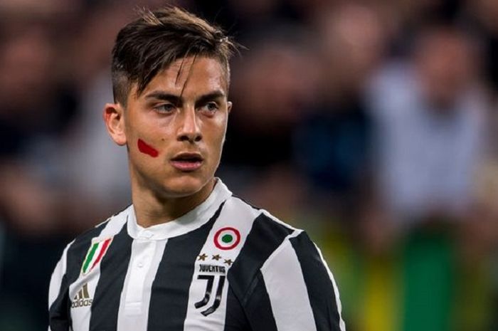 Ada makna mendalam di balik coretan merah di wajah Paulo Dybala