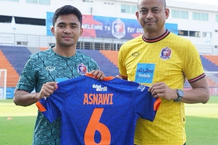 Asnawi Mangkualam saat diperkenalkan Port FC di Thailand. 