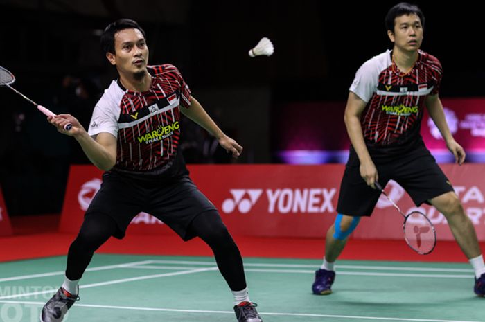 Pasangan ganda putra Indonesia, Mohammad Ahsan/Hendra Setiawan, pada laga terakhir penyisihan Grup B BWF World Tour Finals 2020 di Impact Arena, Bangkok, Jumat (29/1/2021).