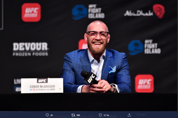 Conor McGregor saat menghadiri  konferensi pers pra-event UFC 257 di Abu Dhabi, UEA, Kamis (21/1/2021).