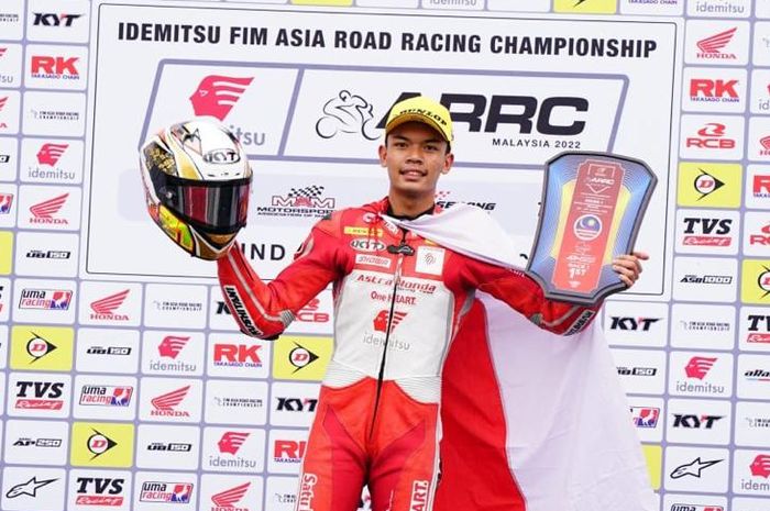 Pembalap Indonesia  Astra Honda Racing Team (AHRT), M. Adenanta Putra berhasil meraih podium tertinggi di race pertama kelas Asian Production 250 (AP250).