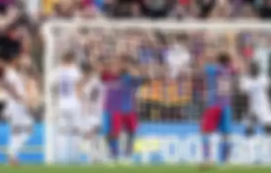 Pemain Barcelona, Sergino Dest, gagal mencetak gol setelah peluang matang di babak pertama gagal dimaksimalkan dalam laga el clasico jilid pertama (24/10/2021).