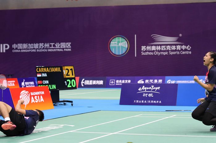 Momen saat Leo Rolly Carnando/Indah Cahya Sari Jamil meraih poin kemenangan pada final Kejuaraan Asia Junior 2019, di Suzhou Olympic Sports Centre, Suzhou, China, Minggu (28/7/2019).