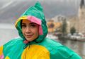 Nagita Slavina Pamer Gaya Fashion Pakai Jas Hujan Murah di Austria, Lebih Mahal Punya Netizen!
