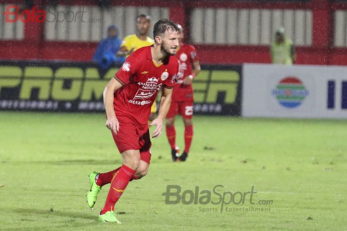 Bek asing Persija Jakarta, Marco Motta,  ketika laga Bhayangkara FC malawan Persija Jakarta di Stadion PTIK, Melawai, Jakarta Selatan (14/3/2020)