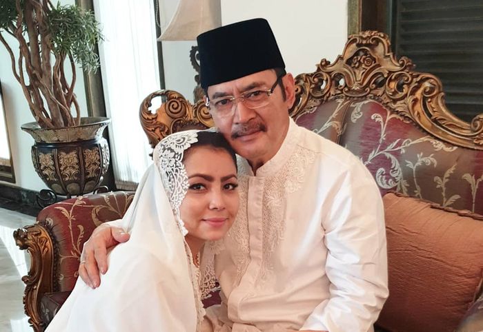 Potret mesra Mayangsari dan Bambang Trihatmodjo di hari lebaran