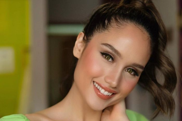 Lihat Seksinya Cinta Laura Saat Pamer Body Goals Pakai Hot ...