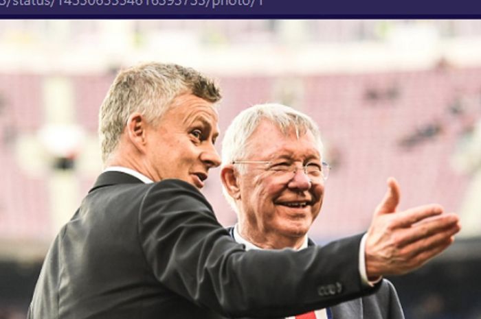 Ole Gunnar Solskjaer mendapatkan 'perlindungan' dari Sir Alex Ferguson di tengah nasibnya sebagai pelatih Manchester United yang berada di ujung tanduk. 