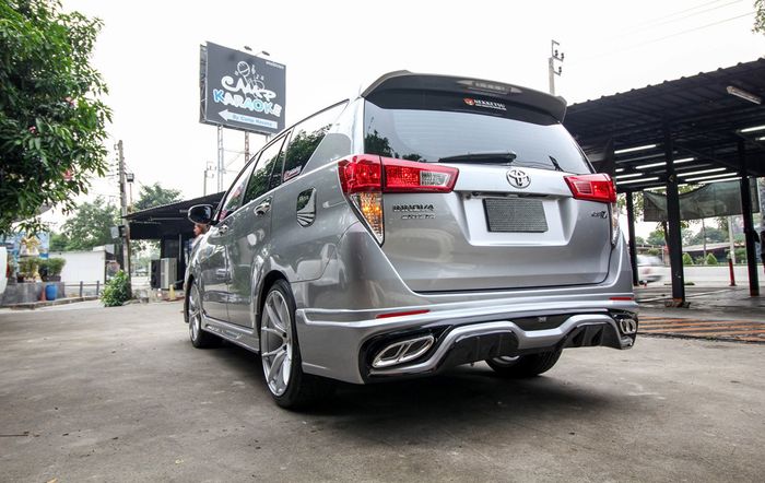 Operasi Plastik Toyota Innova Reborn Pakai Wajah Lexus 