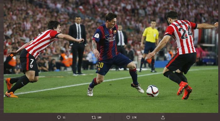 Penyerang Barcelona, Lionel Messi, dikepung pemain Athletic Bilbao dalam partai final Copa del Rey 2015 di Camp Nou, Barcelona.
