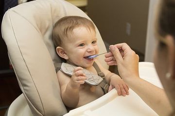 Memberikan MPASI protein hewani untuk memperbaiki gizi anak.