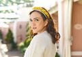 Tampil Beda dengan Makeup Bold, Shandy Aulia Kondangan Tanpa Suami Pakai Dress Halter Neck Transparan