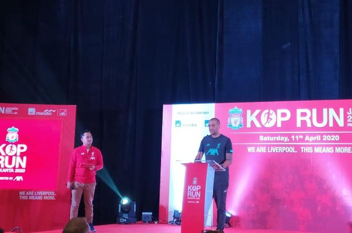 Mantan pemain Liverpool, Phil Babb, berbicara tentang Kop Run pada konferensi pers di Jakarta, Kamis (20/2/2020).
