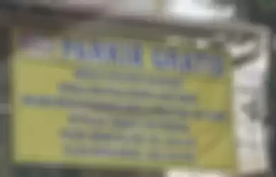 Viral spanduk bertuliskan parkir gratis di Indomaret