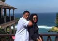 Rayakan Ulang Tahun Pernikahan ke-32, Hotman Paris Bagikan Momen Romantis Bersama Sang Istri di Bali