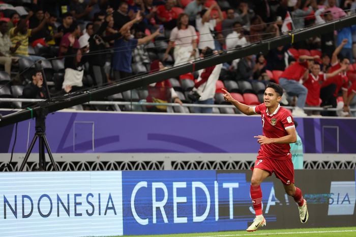 Gelandang timnas Indonesia, Marselino Ferdinan, mencetak gol ke gawang Irak