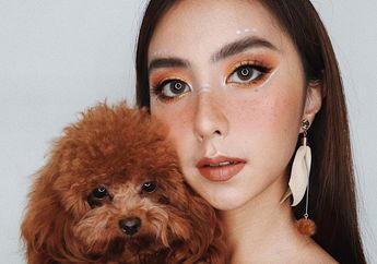 Wajah Lebih Segar dengan 5 Blush On Stick Peach di Bawah 130 Ribu Ala Clarine Clay
