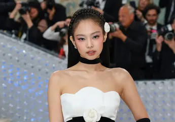 Kenakan Chanel, Jennie BLACKPINK Tampil Menawan di Met Gala 2023!
