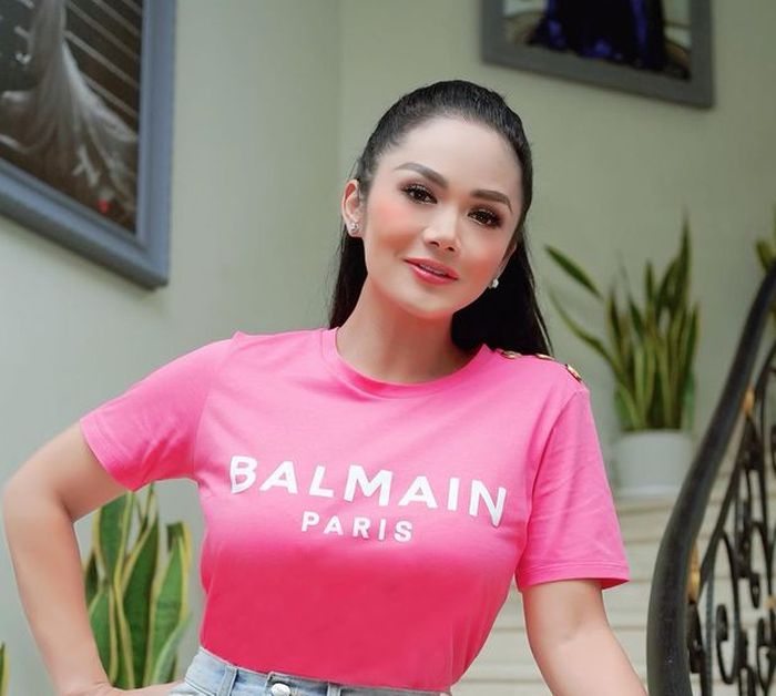 Semakin Terlihat Muda, Ini Potret Krisdayanti yang Dianggap Kembar