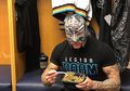 Ngeri! Bola Mata Rey Mysterio Lepas Usai Dihajar Seth Rollins