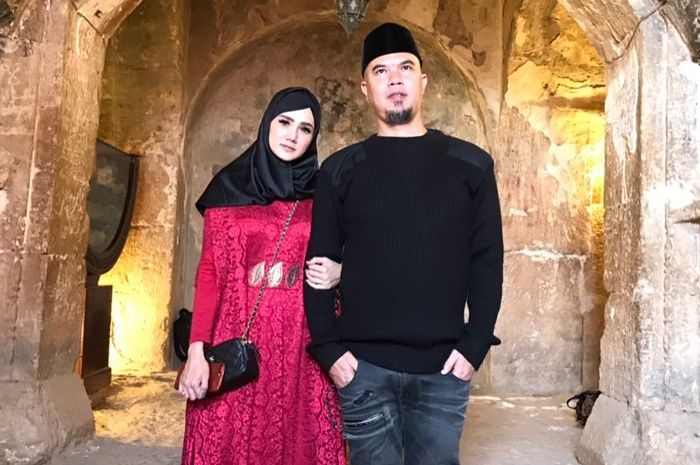 Kisah Cinta <a href='https://kupang.tribunnews.com/tag/ahmad-dhani' title='Ahmad Dhani'>Ahmad Dhani</a> dan <a href='https://kupang.tribunnews.com/tag/mulan-jameela' title='Mulan Jameela'>Mulan Jameela</a>, Ternyata Sempat Cerai Karena Suatu Masalah