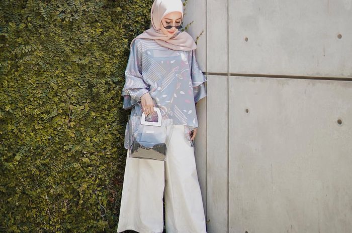 5 Fashion Modis Hijabers dengan Celana  Putih  Tiru Yuk 
