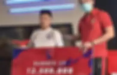 Ferry Gumilang saat menjadi runner up di Indonesia Football e-League 2019.
