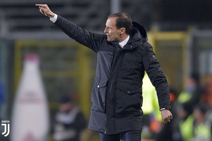 Ekspresi pelatih Juventus, Massimiliano Allegri, dalam laga perempat final Coppa Italia melawan Atalanta di Stadion Atleti Azzurri d'Italia pada 30 Januari 2019.