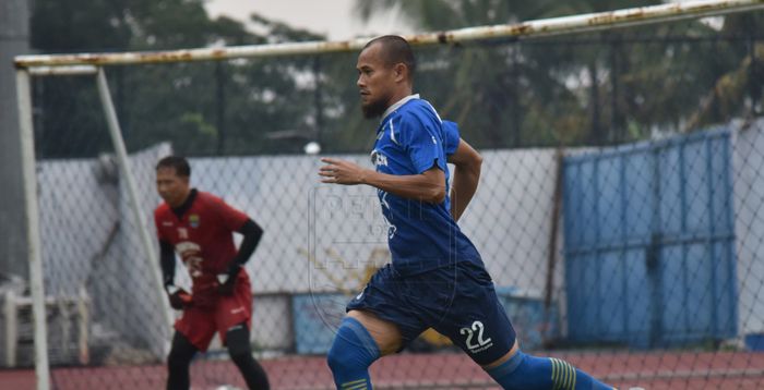 Supardi Nasir mulai berlatih di Stadion Arcamanik, Kota Bandung, Jumat (24/1/2020).