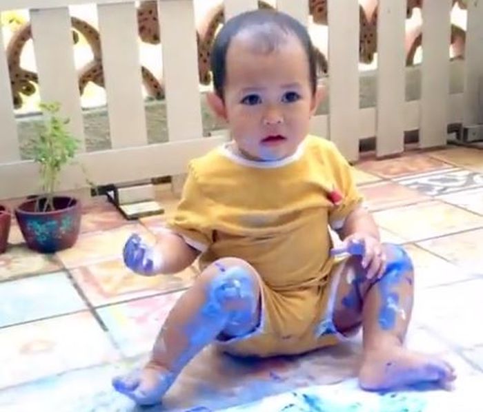 Anak Fitri Tropica Menolak Keras Saat Diajak Messy Play Padahal Kegiatan Ini Punya Manfaat Luar Biasa Lho Semua Halaman Nakita