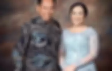 Banyak netizen yang salah paham dan mengira sosok wanita yang berfoto berdua bersama Tukul Arwana adalah istri barunya.