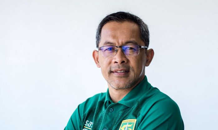 Aji Santoso resmi menjadi pelatih Persebaya di Shopee Liga 1 2019 sejak hari ini (31/10). Ia bakal membenahi mental dan fighting spirit pemain serta cara bermain skuad Persebaya. 