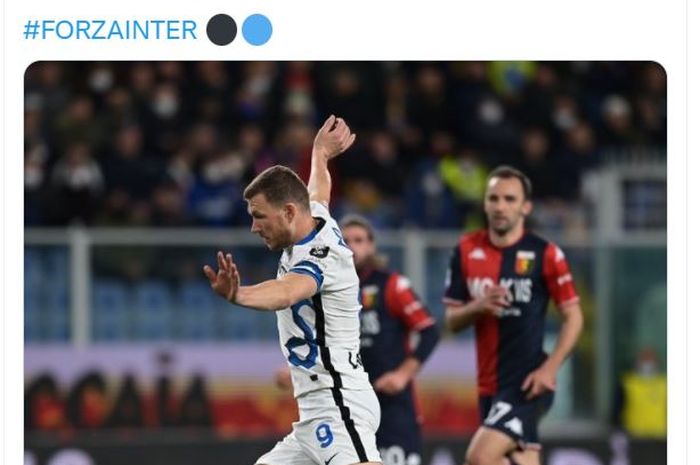 Aksi Edin Dzeko dalam partai Genoa versus Inter Milan di pekan 27 Liga Italia, Jumat (25/2/2022).