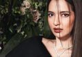 Pamer Kaki Mulus Dengan Gaun Belahan Tinggi Seksi, Nia Ramadhani Justru Malah Tuai Pujian?