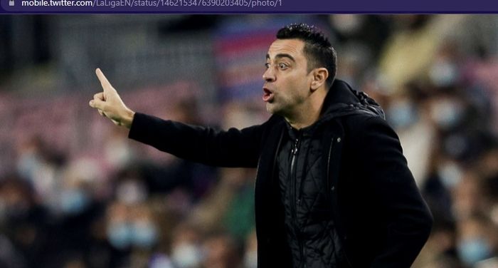 Pelatih Barcelona, Xavi Hernandez, memberikan instruksi saat melawan Espanyol dalam laga pekan ke-14 Liga Spanyol 2021-2022 di Stadion Camp Nou, Sabtu (20/11/2021) waktu setempat atau Minggu pukul 03.00 WIB.