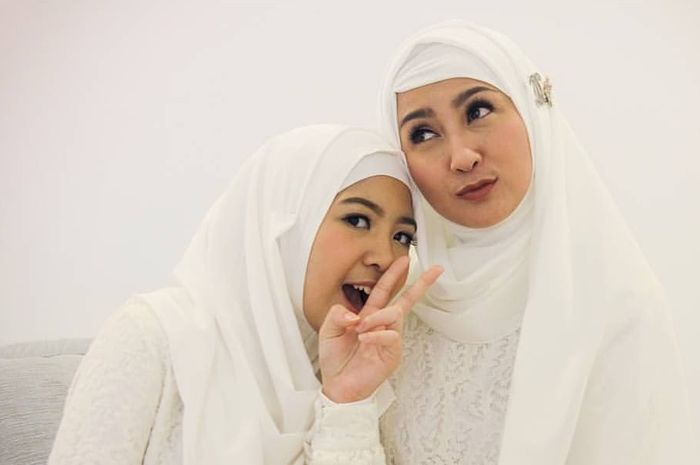 Misteri Pacar Baru Desy Ratnasari Terungkap, Sang Aktris Berikan