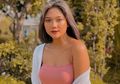Kocak! Marion Jola Digombalin Netizen Saat Pakai Kemben Seksi di Rumah Aja!