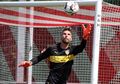Bikin Blunder Konyol, Kiper Jebolan Manchester United Jadi Bahan Guyonan