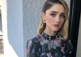 5 Model Dress Buat Remaja ala Natalia Dyer, Pemeran Nancy Wheeler di Serial 'Stanger Things'. Fabulous!