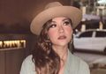 Kembali Tuai Kritik Netizen, Bunga Citra Lestari Cuek Tampil Seksi Pamer Perut Pakai Crop Top