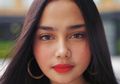 Tampil Berani dengan 5 Lipstik Lokal Murah Warna Merah Ala Syifa Hadju