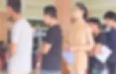 Para Ladyboy saat menjalani wajib militer di Thailand