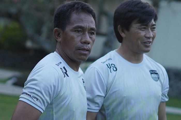 Asisten pelatih Persib Bandung, Budiman dan Yaya Sunarya.