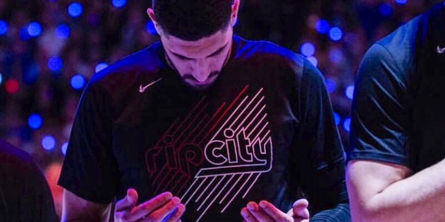 Jalani Puasa Ramadan Selama NBA Playoffs, Enes Kanter Mencuri Sorotan