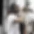 Video Detik-detik Dwi Sasono Digerebek Polisi, Terlihat Pasrah Tunjukkan Ganja di Dalam Guci
