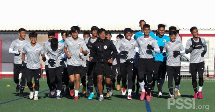 Para pemain Timnas U-19 Indonesia  sudah melakoni latihan pada Senin (28/12/2020).  Sesi latihan dilakukan siang hari di Stadion Campo Futbol Roda de Bara, Tarragona.