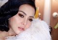 Tak Banyak yang Tahu, Ternyata Syahrini Punya Rahasia di Balik Penampilan Wajahnya di Panggung yang Kerap Sempurna Tanpa Kekurangan!