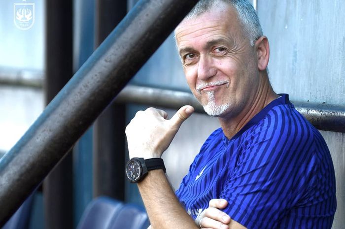 Pelatih PSIS Semarang, Dragan Djukanovic.